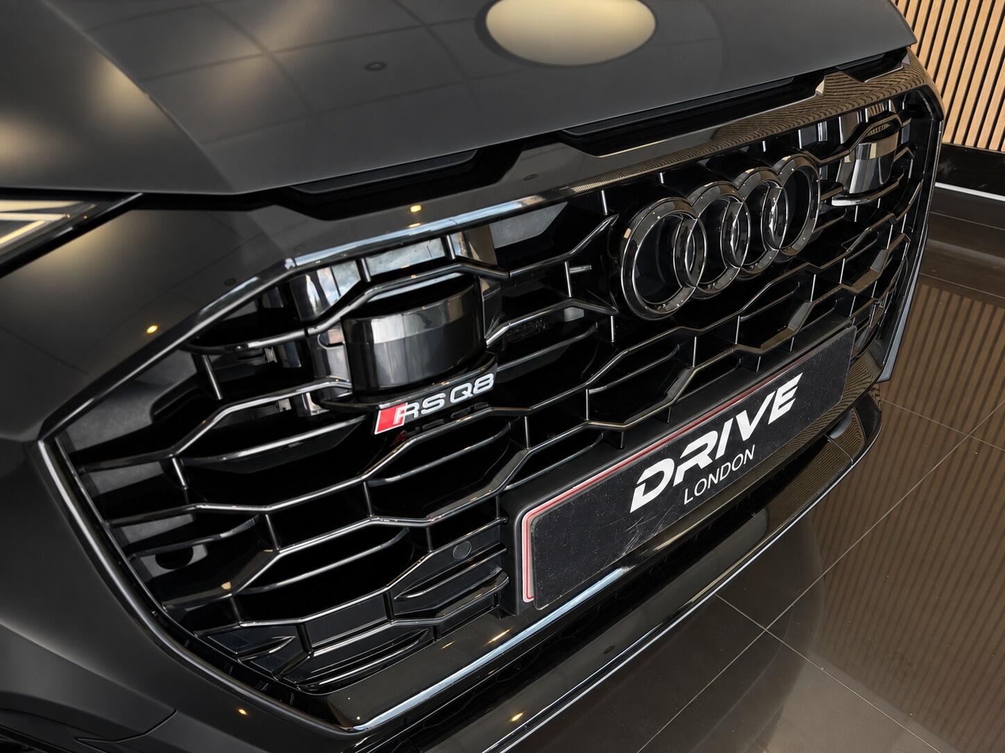 Audi RSQ8